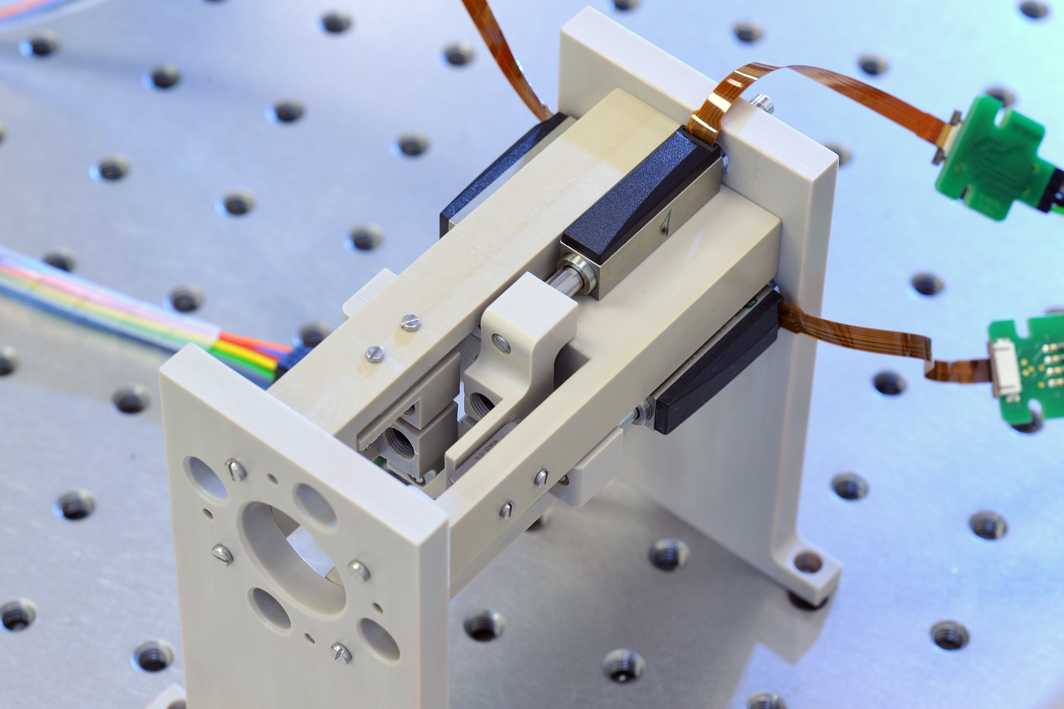 Figure 8: Top view of the focus shifters. To avoid inductive effects from the changing magnetic fields around the linear stages within e.g. aluminium , all parts were manufactured out of PEEK.